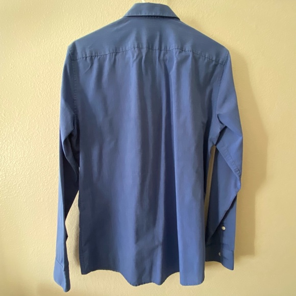 H&M Standard Fit Button-Up Shirt - Picture 4 of 4